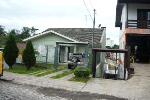 Casa com 320m², 8 dormitórios, 5 vagas, no bairro Bela Vista em Caxias do Sul para Comprar