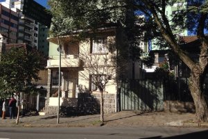 Casa com 200m², 6 dormitórios, 1 vaga, no bairro Centro em Caxias do Sul para Comprar