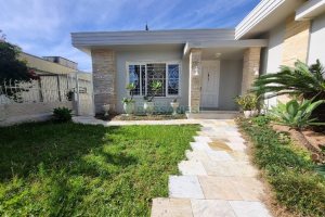 Casa Mobiliada com 330m², 3 dormitórios, 2 vagas, no bairro Petrópolis em Caxias do Sul para Alugar