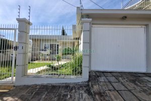 Casa Mobiliada com 330m², 3 dormitórios, 2 vagas, no bairro Petrópolis em Caxias do Sul para Alugar