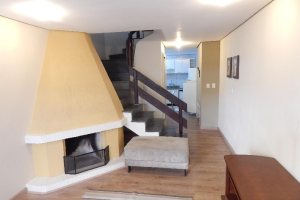 Sobrado com 110m², 3 dormitórios, 2 vagas, no bairro Nossa Senhora da Saúde em Caxias do Sul para Alugar ou Comprar