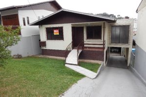 Casa com 63m², 5 dormitórios, 3 vagas, no bairro São José em Caxias do Sul para Comprar