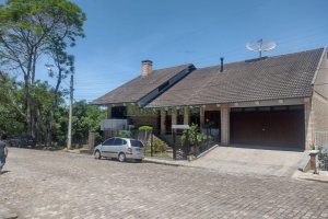 Casa com 892m², 7 dormitórios, 4 vagas, no bairro Petrópolis em Caxias do Sul para Alugar ou Comprar