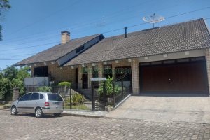 Casa com 892m², 7 dormitórios, 4 vagas, no bairro Petrópolis em Caxias do Sul para Alugar ou Comprar