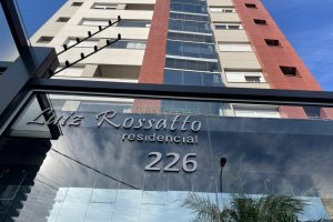 Apto Mobiliado com 85m², 2 dormitórios, 2 vagas, no bairro Panazzolo em Caxias do Sul para Comprar
