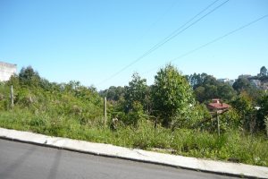 Terreno com 472m², no bairro Cinqüentenário em Caxias do Sul para Comprar
