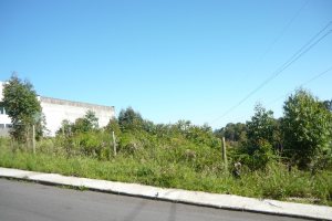 Terreno com 472m², no bairro Cinqüentenário em Caxias do Sul para Comprar