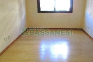 Apartamento com 76m², 2 dormitórios, 2 vagas, no bairro Centro em Caxias do Sul para Comprar