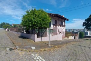 Casa Mobiliada com 260m², 3 dormitórios, 3 vagas, no bairro Universitário em Caxias do Sul para Comprar