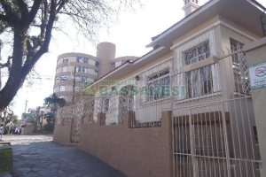 Casa Comercial com 110m², 4 dormitórios, 2 vagas, no bairro Centro em Caxias do Sul para Comprar