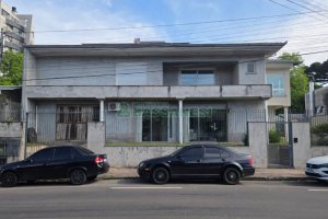 Casa com 338m², 3 dormitórios, 3 vagas, no bairro Lourdes em Caxias do Sul para Comprar