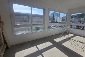 Casa com 338m², 3 dormitórios, 3 vagas, no bairro Lourdes em Caxias do Sul para Comprar