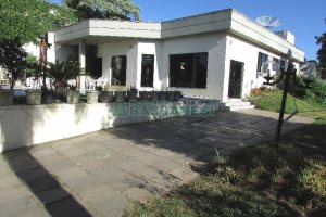 Casa com 375m², 3 dormitórios, 1 vaga, no bairro Marechal Floriano em Caxias do Sul para Comprar
