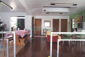 Casa com 375m², 3 dormitórios, 1 vaga, no bairro Marechal Floriano em Caxias do Sul para Comprar