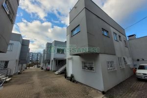 Apartamento com 57m², 2 dormitórios, 1 vaga, no bairro Kayser em Caxias do Sul para Comprar