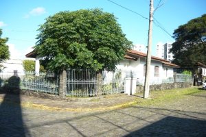 Casa com 250m², 3 dormitórios, 1 vaga, no bairro Panazzolo em Caxias do Sul para Comprar