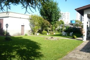 Casa com 250m², 3 dormitórios, 1 vaga, no bairro Panazzolo em Caxias do Sul para Comprar