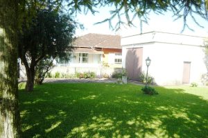 Casa com 250m², 3 dormitórios, 1 vaga, no bairro Panazzolo em Caxias do Sul para Comprar