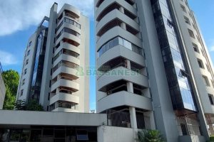 Apartamento com 266m², 3 dormitórios, 2 vagas, no bairro São Pelegrino em Caxias do Sul para Alugar