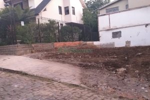 Terreno com 120m², 3 dormitórios, 1 vaga, no bairro Jardim América em Caxias do Sul para Comprar