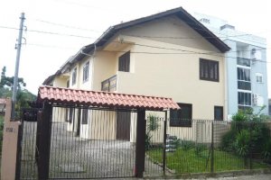 Sobrado com 86m², 3 dormitórios, 1 vaga, no bairro Cidade Nova em Caxias do Sul para Comprar