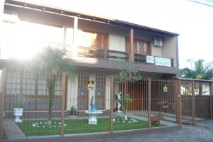 Casa com 599m², 4 dormitórios, 4 vagas, no bairro Santa Catarina em Caxias do Sul para Comprar