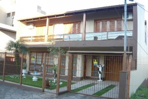 Casa com 599m², 4 dormitórios, 4 vagas, no bairro Santa Catarina em Caxias do Sul para Comprar