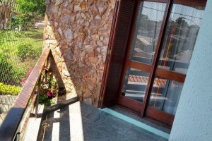 Casa com 350m², 4 dormitórios, 2 vagas, no bairro Desvio Rizzo em Caxias do Sul para Comprar