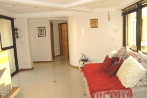 Apto Mobiliado com 102m², 2 dormitórios, 1 vaga, no bairro Centro em Caxias do Sul para Comprar