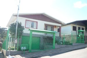 Casa com 234m², 3 dormitórios, 3 vagas, no bairro Serrano em Caxias do Sul para Comprar