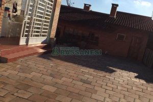 Casa com 445m², 5 dormitórios, no bairro Lourdes em Caxias do Sul para Alugar