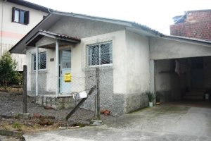 Casa com 106m², 3 dormitórios, 1 vaga, no bairro Planalto em Caxias do Sul para Comprar