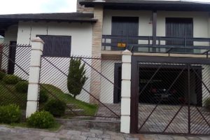Casa com 220m², 3 dormitórios, 2 vagas, no bairro São Luiz em Caxias do Sul para Comprar