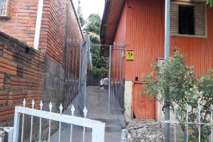 Casa com 29m², 2 dormitórios, 1 vaga, no bairro Diamantino em Caxias do Sul para Comprar