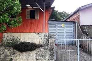 Casa com 29m², 2 dormitórios, 1 vaga, no bairro Diamantino em Caxias do Sul para Comprar