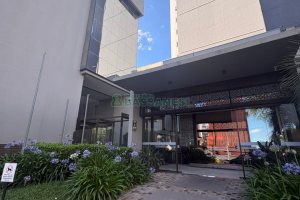 Sala com 270m², 4 vagas, no bairro Panazzolo em Caxias do Sul para Alugar ou Comprar