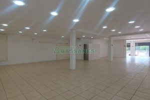 Loja com 330m², no bairro Cinqüentenário em Caxias do Sul para Alugar ou Comprar
