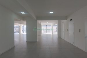 Sala com 450m², no bairro Centro em Caxias do Sul para Alugar