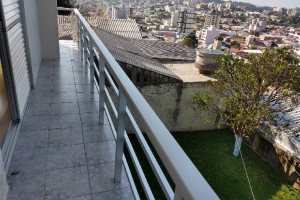 Casa com 88m², 5 dormitórios, 3 vagas, no bairro Petrópolis em Caxias do Sul para Comprar