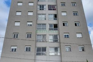 Apartamento com 72m², 3 dormitórios, 1 vaga, no bairro Madureira em Caxias do Sul para Comprar