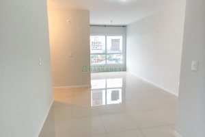 Apartamento com 72m², 3 dormitórios, 1 vaga, no bairro Madureira em Caxias do Sul para Comprar