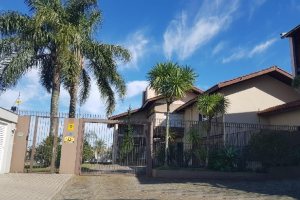 Casa Comercial com 458m², 2 dormitórios, 2 vagas, no bairro Cinqüentenário em Caxias do Sul para Comprar