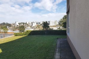 Casa Comercial com 458m², 2 dormitórios, 2 vagas, no bairro Cinqüentenário em Caxias do Sul para Comprar