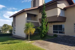 Casa Comercial com 458m², 2 dormitórios, 2 vagas, no bairro Cinqüentenário em Caxias do Sul para Comprar