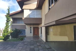 Casa Comercial com 458m², 2 dormitórios, 2 vagas, no bairro Cinqüentenário em Caxias do Sul para Comprar