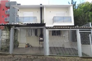 Sobrado com 47m², 2 dormitórios, 1 vaga, no bairro Desvio Rizzo em Caxias do Sul para Comprar
