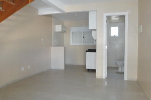 Sobrado com 47m², 2 dormitórios, 1 vaga, no bairro Desvio Rizzo em Caxias do Sul para Comprar