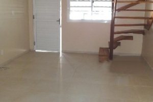 Sobrado com 47m², 2 dormitórios, 1 vaga, no bairro Desvio Rizzo em Caxias do Sul para Comprar