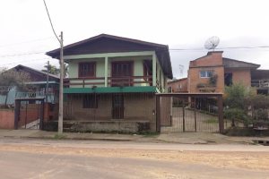 Casa com 218m², 5 dormitórios, 1 vaga, no bairro Santa Fé em Caxias do Sul para Comprar