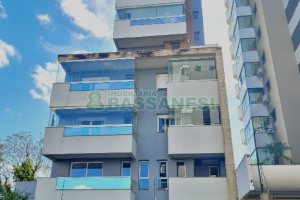 Apartamento com 81m², 2 dormitórios, 2 vagas, no bairro Vila Horn em Caxias do Sul para Comprar